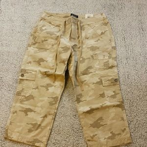 Super cute new camouflage capri
